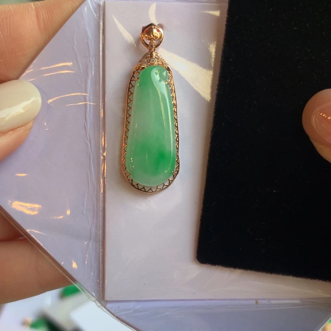 【闪购商品】翡翠颈饰18K金镶嵌福瓜