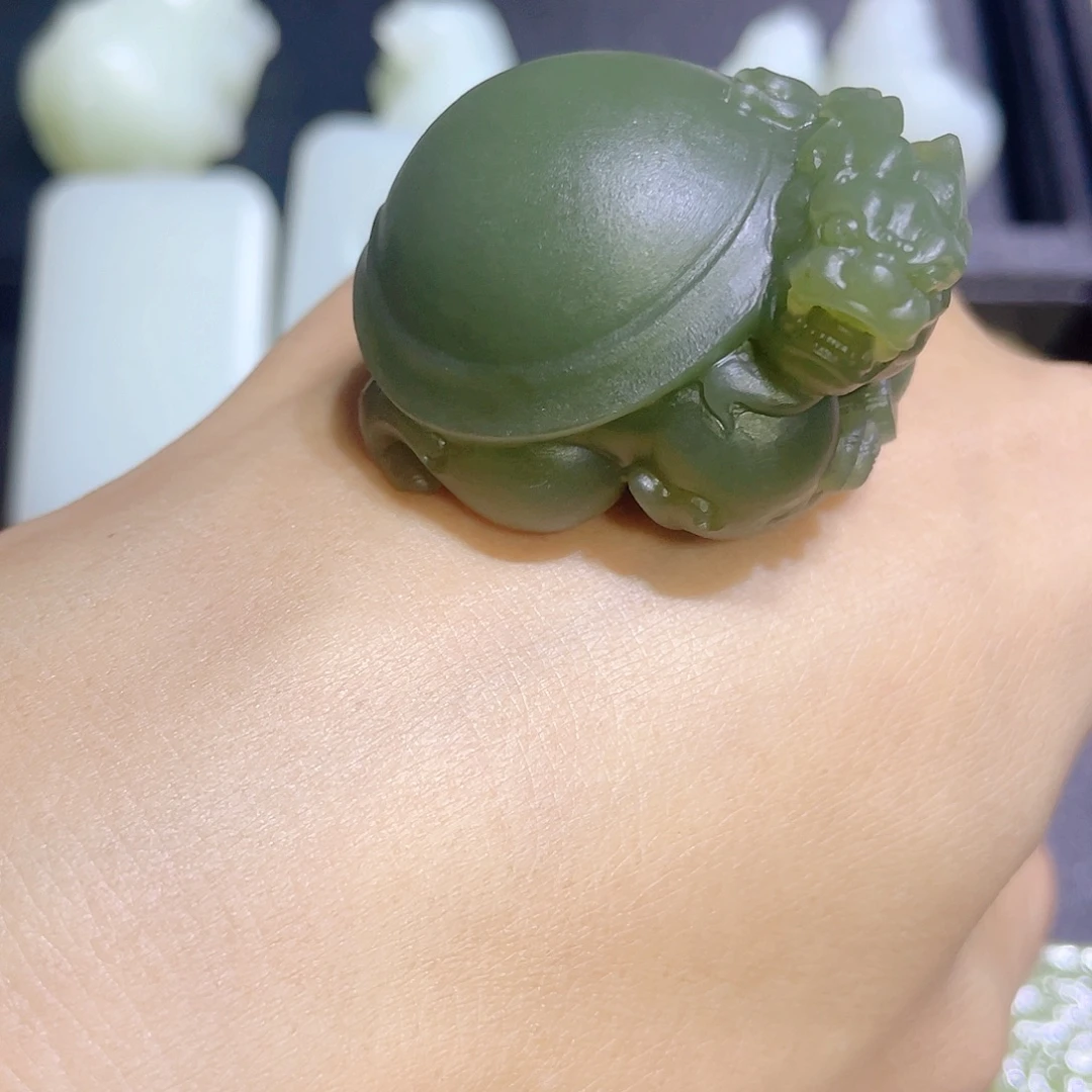 未镶嵌和田玉（青玉）把件