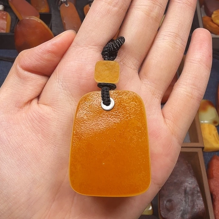 琥珀吊坠(赠链)未镶嵌