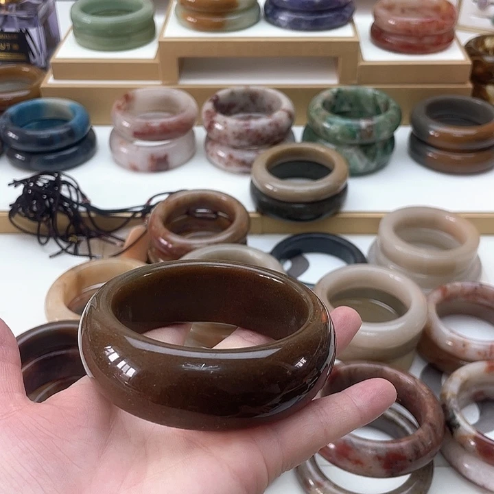 石英质玉手镯未镶嵌龙***里