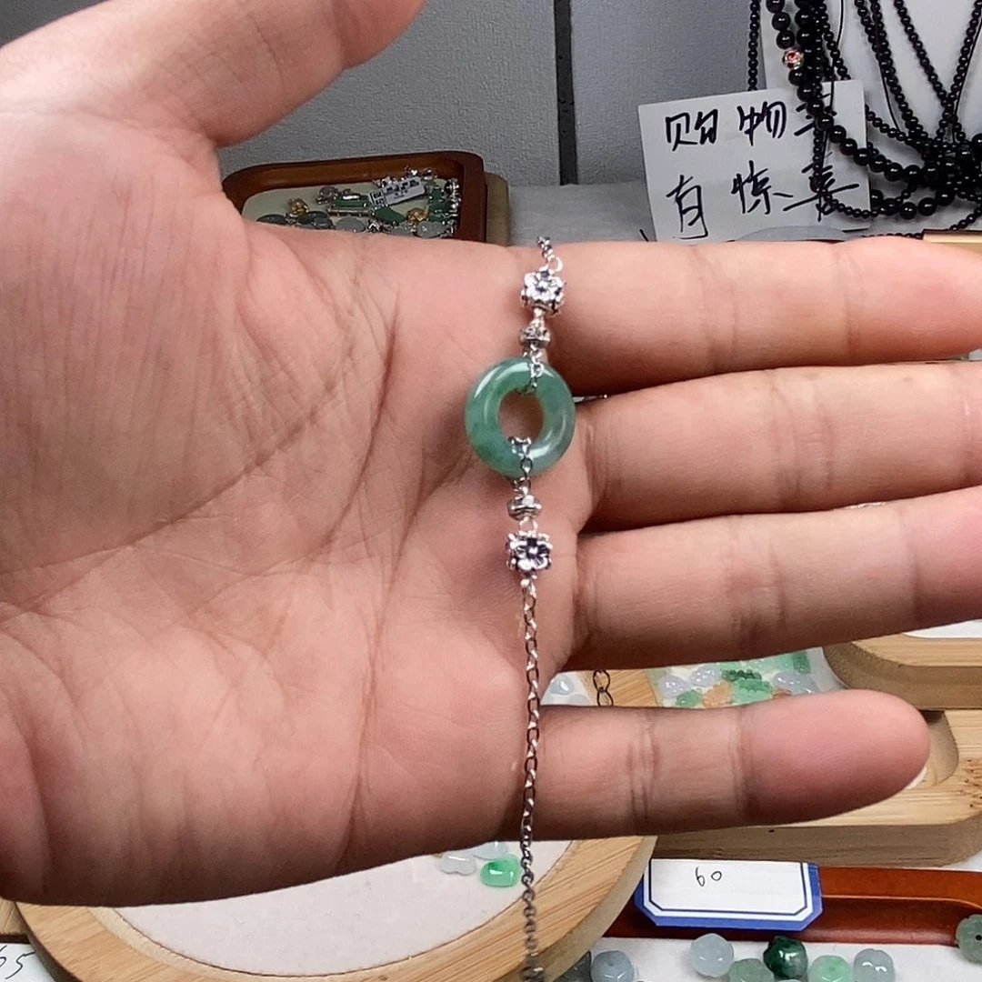 翡翠颈饰未镶嵌项链