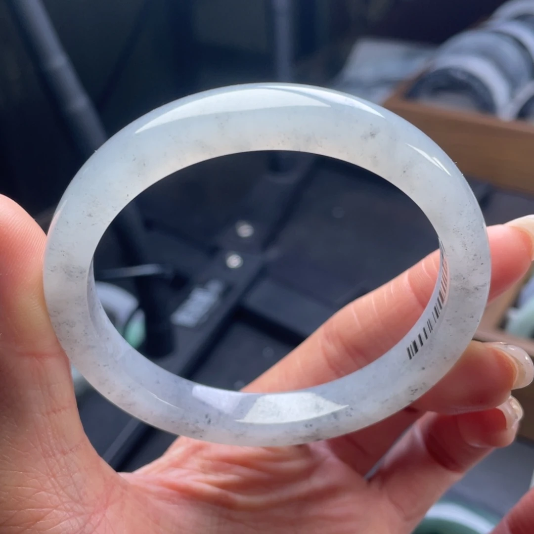 定制翡翠未镶嵌翡翠手镯