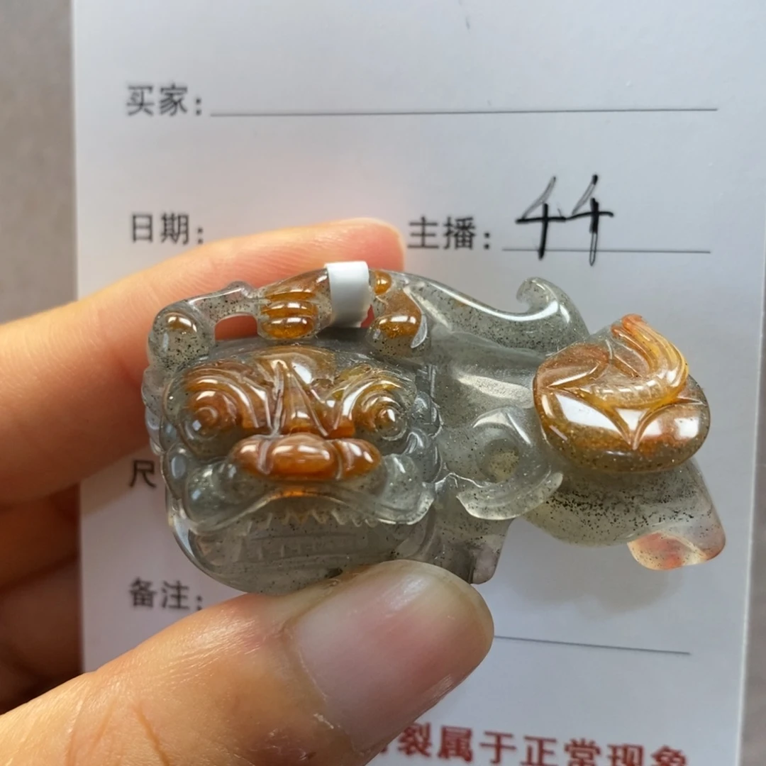 石英质玉（黄龙玉）未镶嵌颈饰
