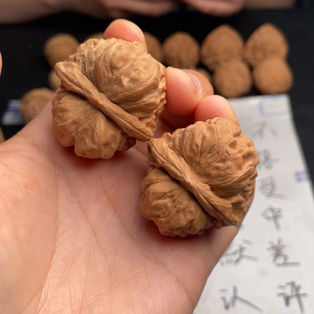 文玩核桃吊坠164。37蛙有磕有黄