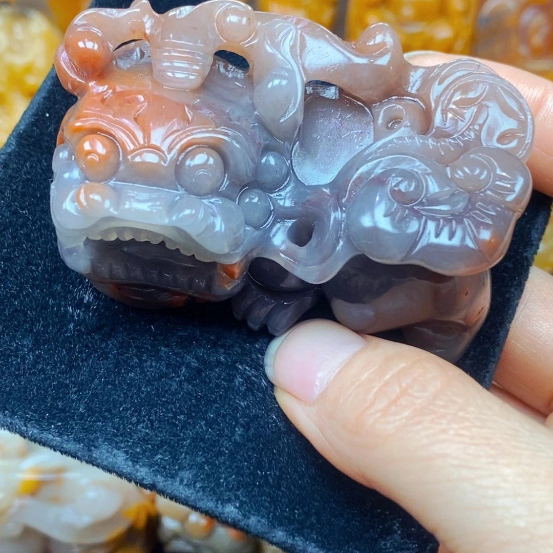 未镶嵌石英质玉（黄龙玉）颈饰