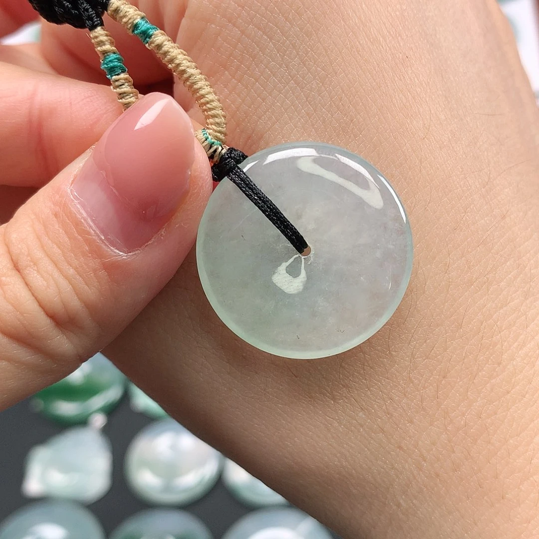 翡翠颈饰未镶嵌平安