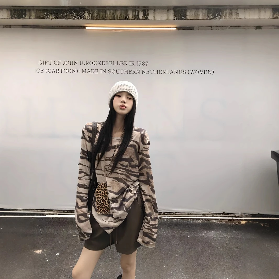 辣妹熹凤梨斑马纹宽松长袖T恤女春秋季时尚气质百搭慵懒复古内搭