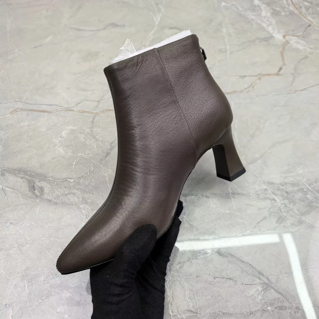 ca（孤品）37/38码粗跟女靴(牛皮)28499-806 棕色