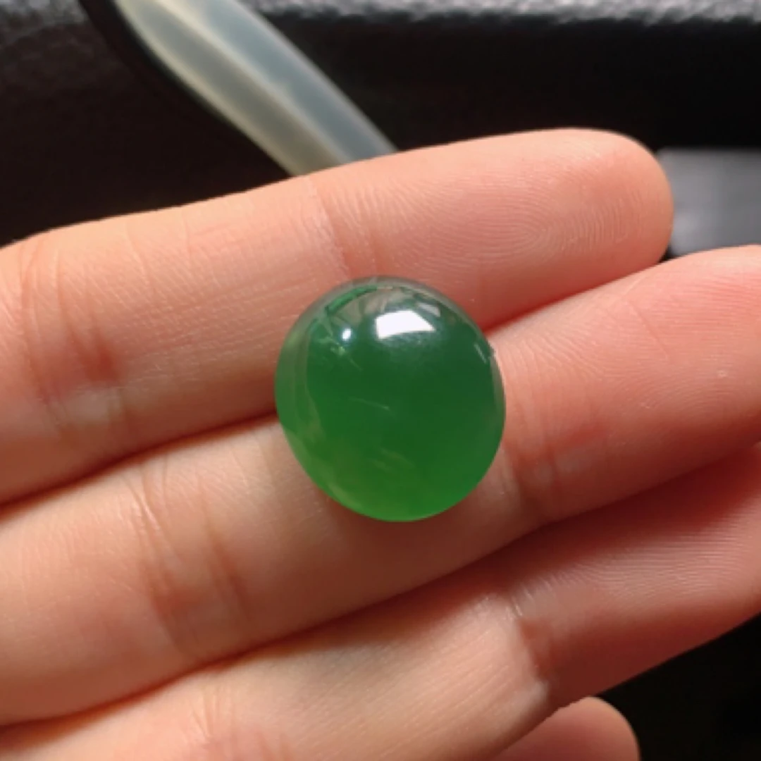 缅甸天然A货翡翠冰种辣绿蛋面17.5*15.4*7.0