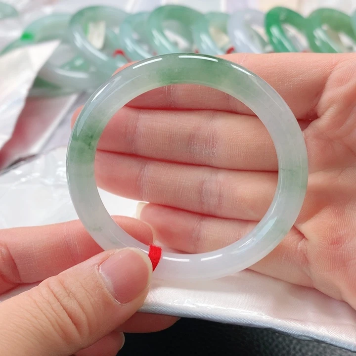 翡翠手镯未镶嵌缅甸A货翡翠手镯