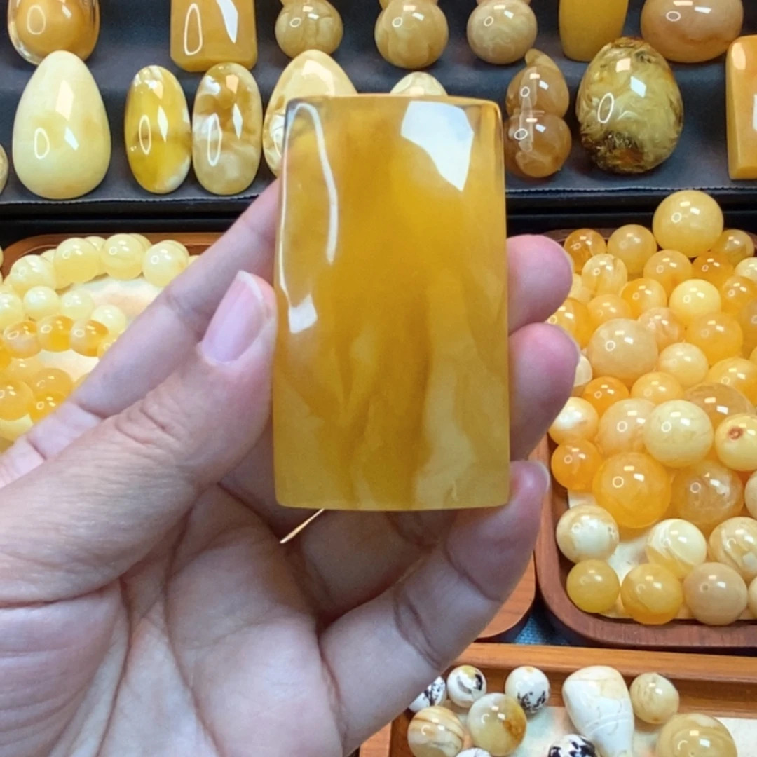 琥珀未镶嵌颈饰天然蜜蜡