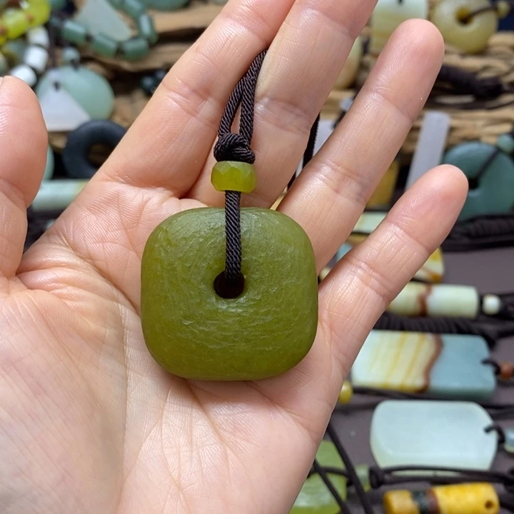 海***海蛇纹石玉未镶嵌挂件