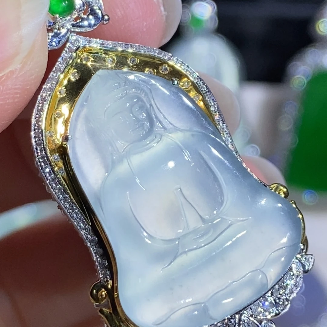 翡翠18K金镶嵌颈饰观音