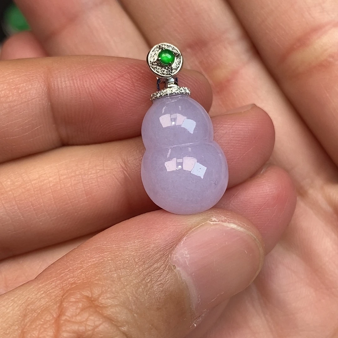 翡翠18K金镶嵌颈饰葫芦