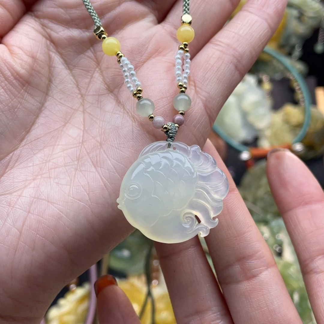 蛇纹石玉颈饰未镶嵌