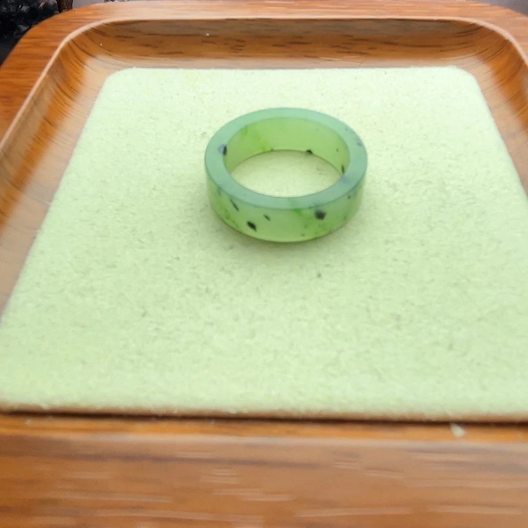 和田玉颈饰未镶嵌碧玉猕猴桃直切17号