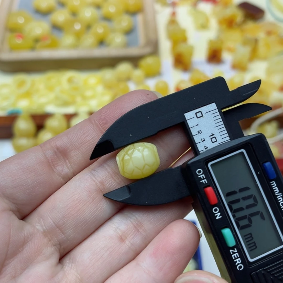 【闪购商品】蜜蜡裸石未镶嵌配饰