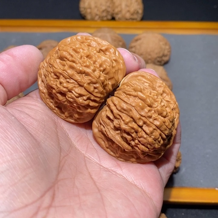 文玩核桃吊坠44.5汉高楼