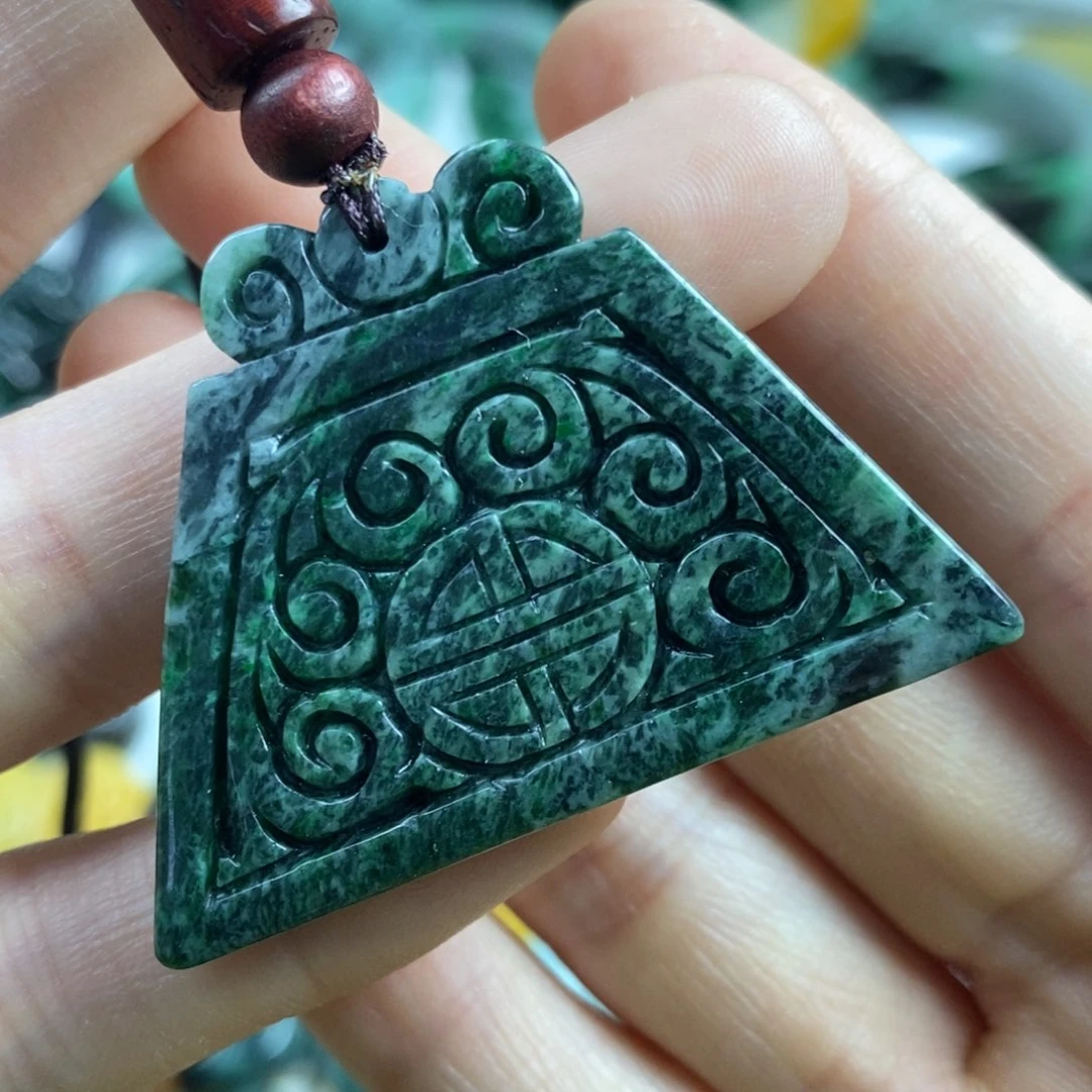 翡翠颈饰未镶嵌吊坠