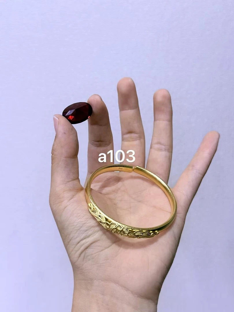 A103 精致 孔雀 手镯