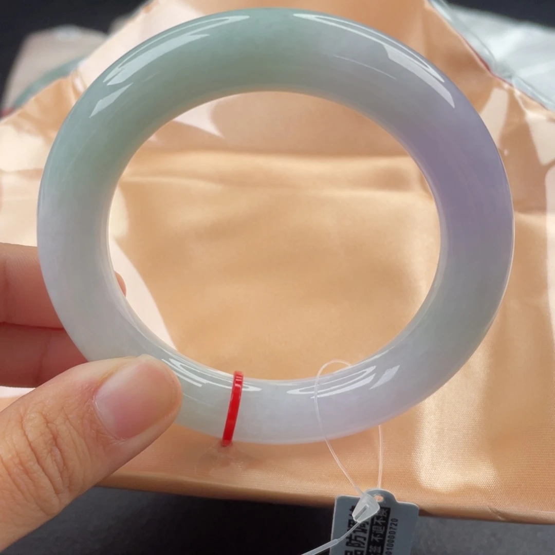 翡翠手镯（圆镯）未镶嵌56圈