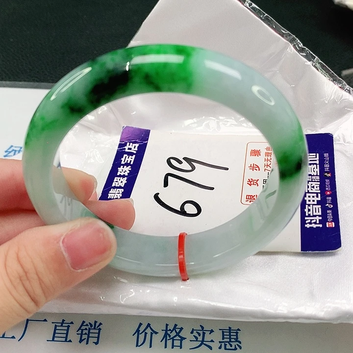翡翠手镯未镶嵌翡翠