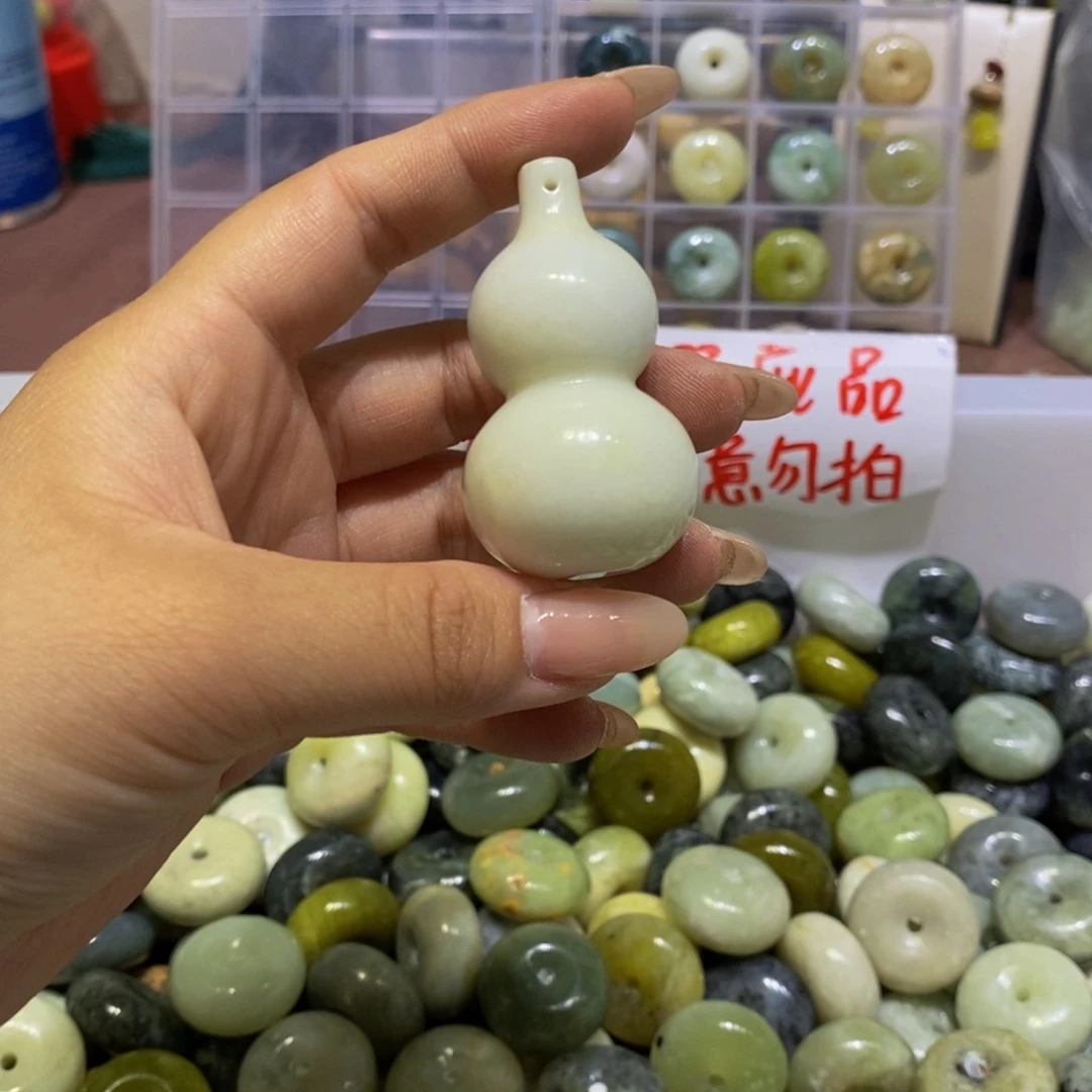 蛇纹石玉未镶嵌颈饰39