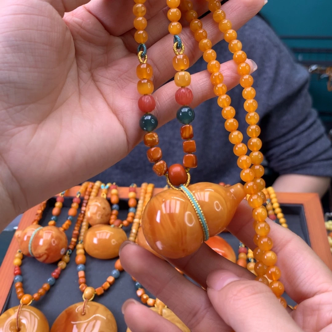 蜜蜡未镶嵌颈饰葫芦