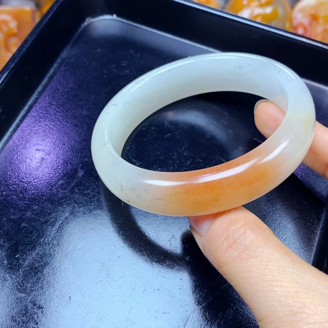 未镶嵌石英质玉（黄龙玉）颈饰