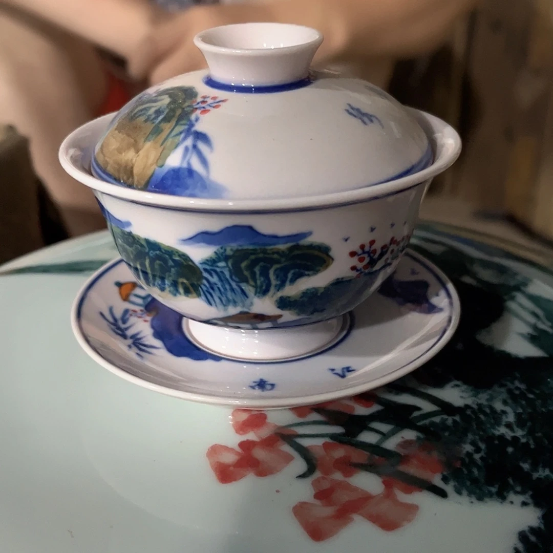 摆件////景德镇陶瓷盖碗。红。
