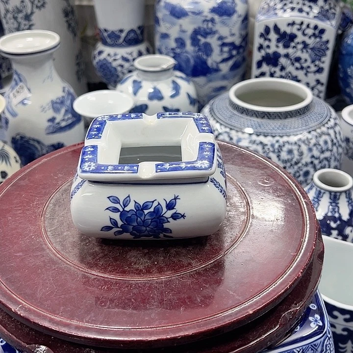 摆件手工手绘高温釉下彩家居摆件，烟灰缸