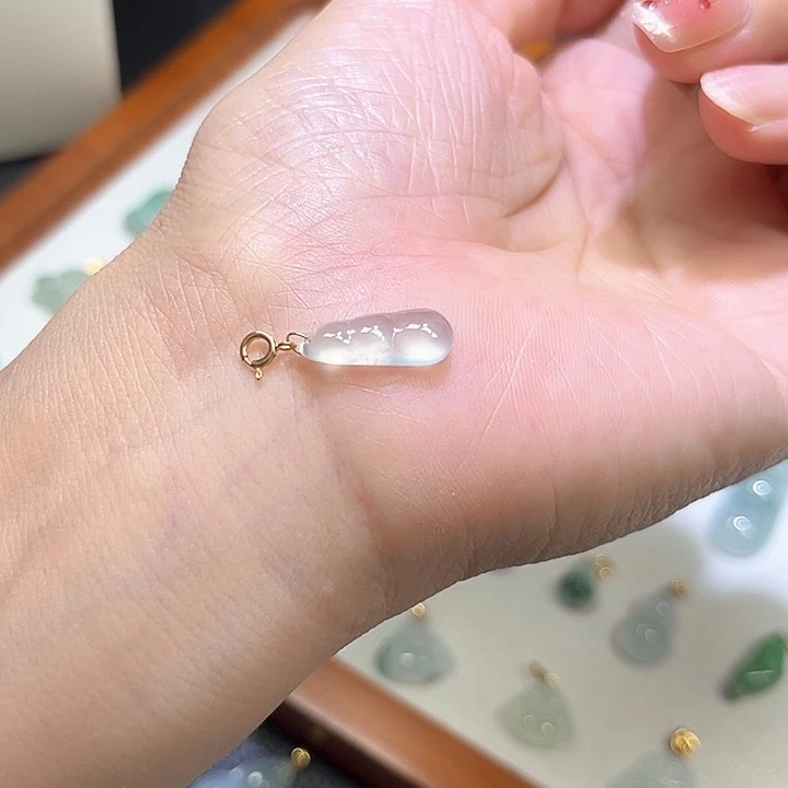 颈饰18K金镶嵌翡翠