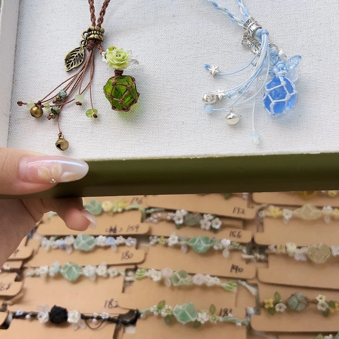 迎***辞琉璃非金属深绿色和深蓝色吊坠