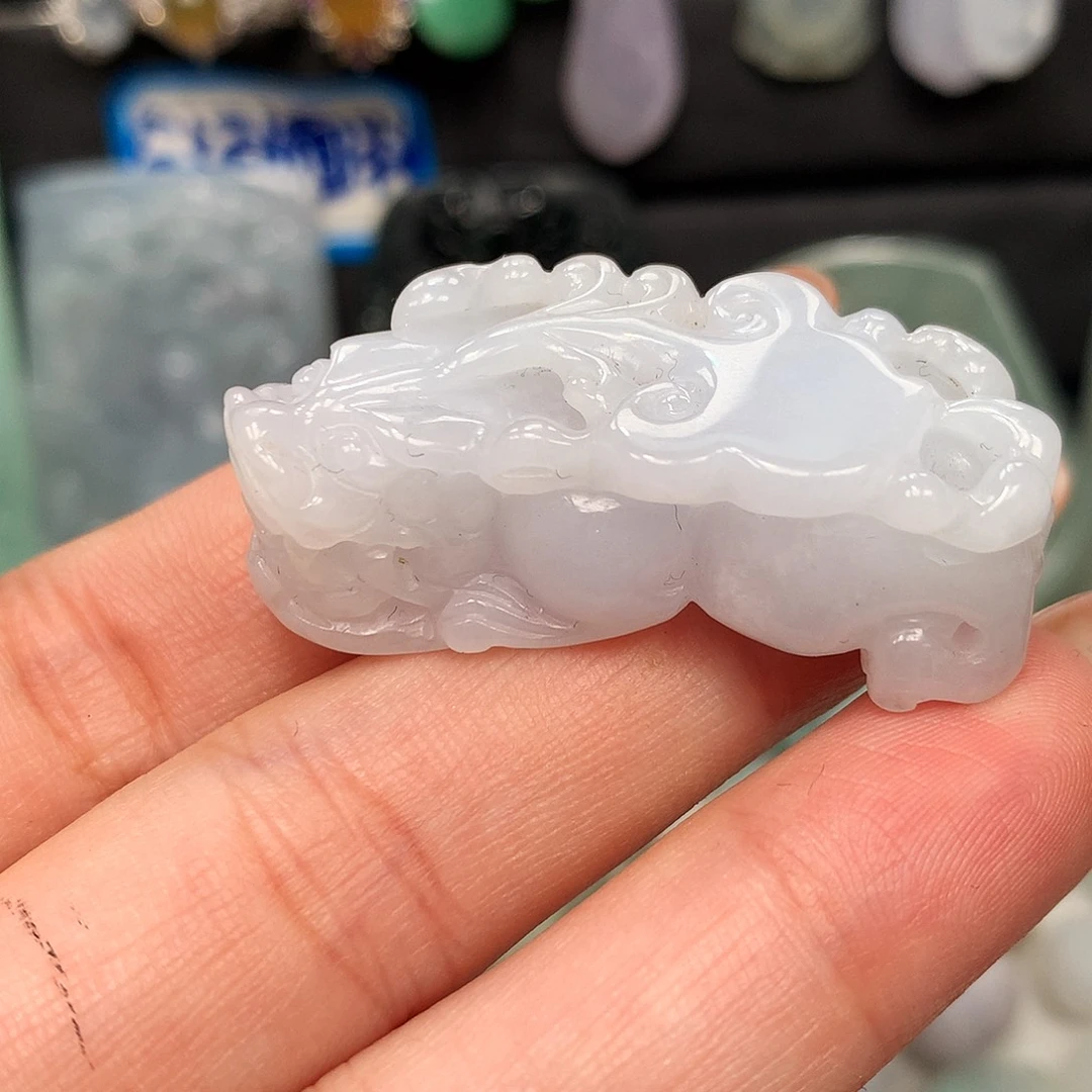 翡翠未镶嵌颈饰貔貅