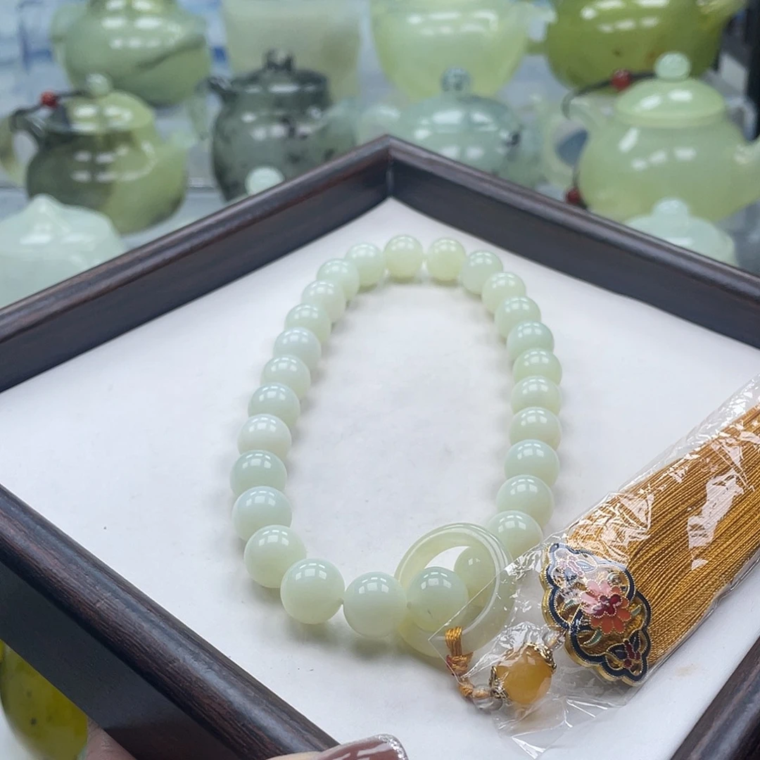 蛇纹石玉未镶嵌手持