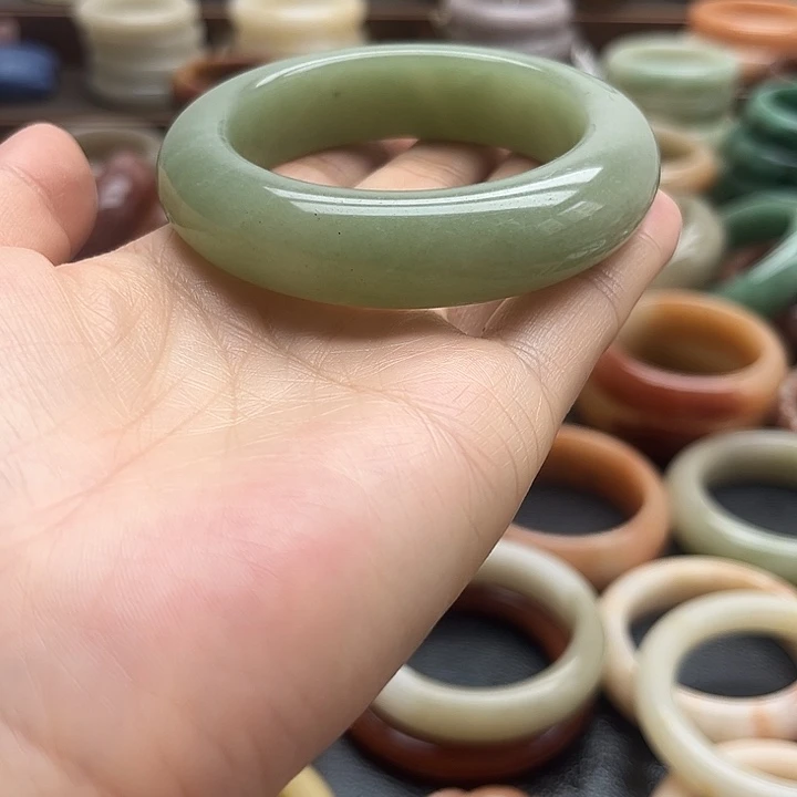 石英质玉未镶嵌手镯