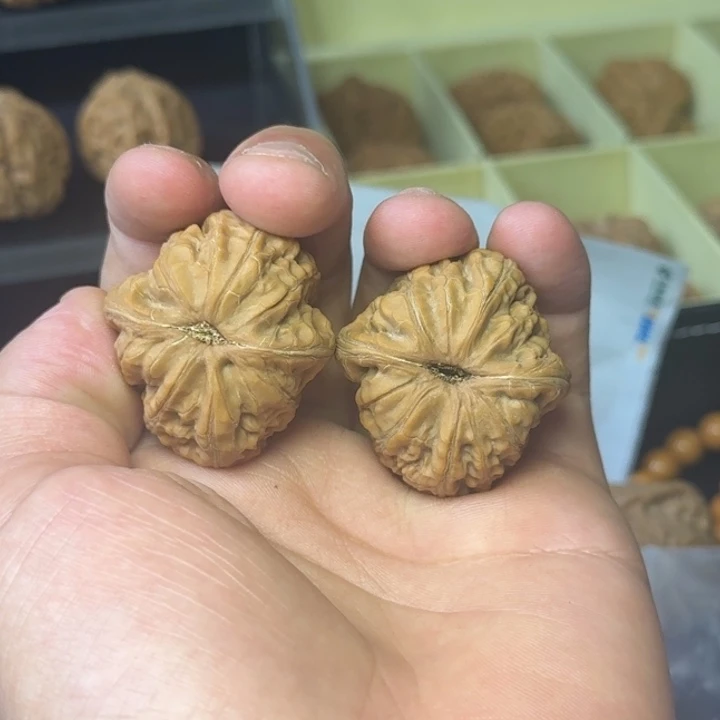 用***8文玩核桃吊坠全品元宝