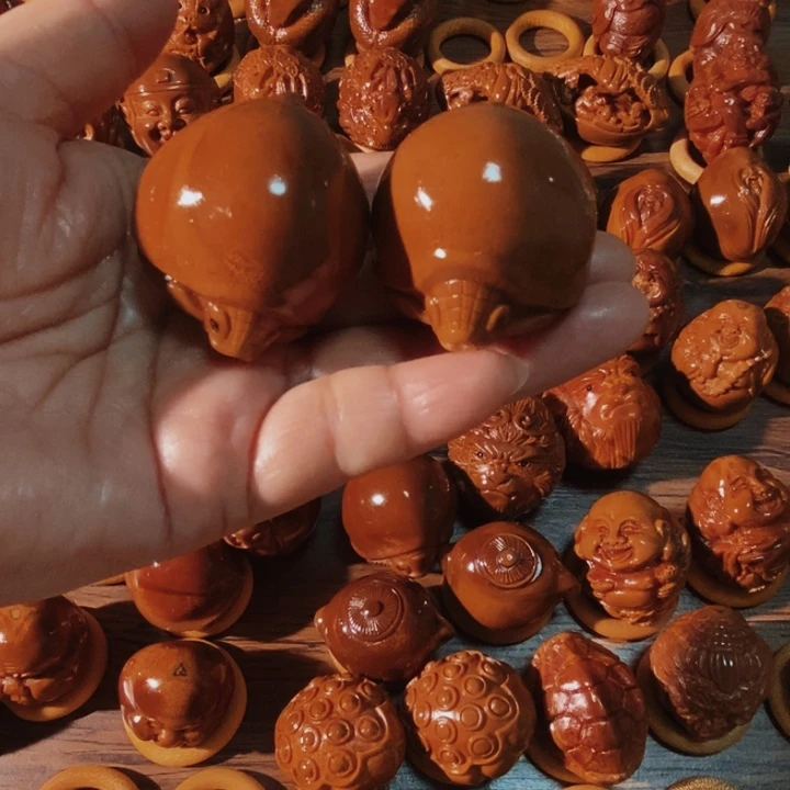 橄榄核把件缘*核雕光背龟一对卡35的