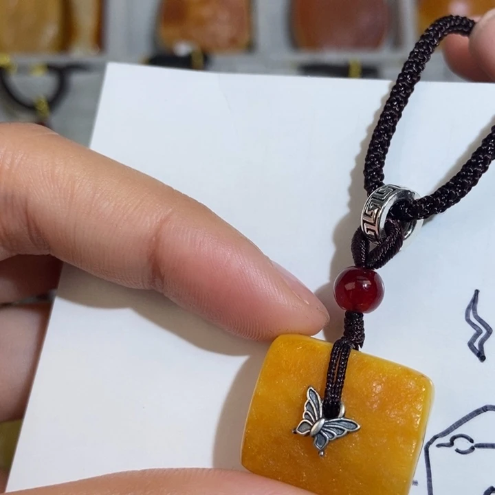 琥珀珠宝奇石未镶嵌