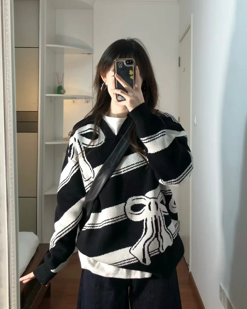 慵懒风复古v领毛衣女秋冬季新款条纹蝴蝶结软糯针织衫宽松上衣潮