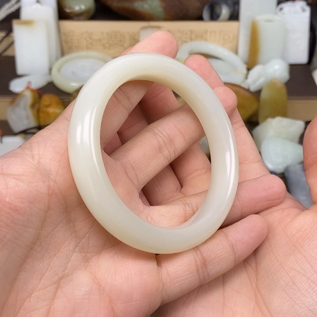 未镶嵌手镯和田玉