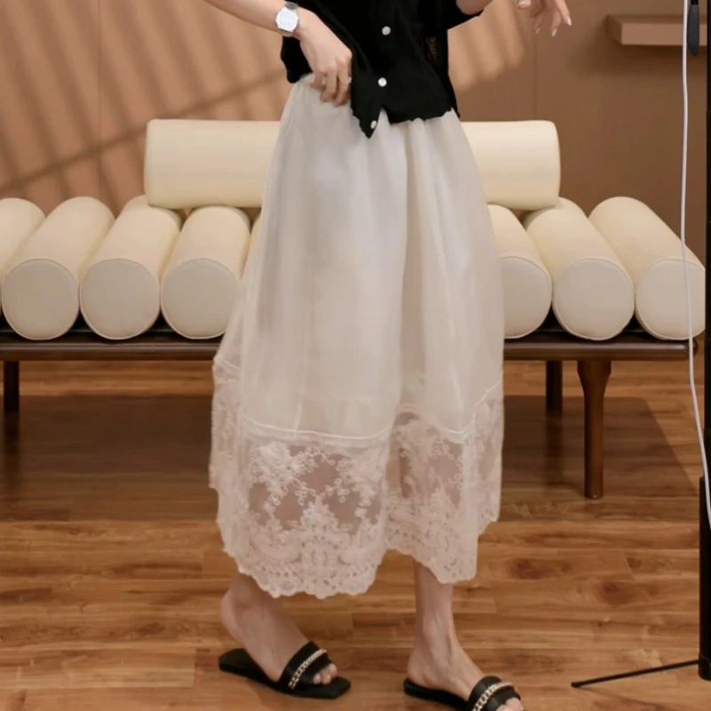 "朦胧白雾"春夏女款拼接蕾丝法式半身裙LK2502061