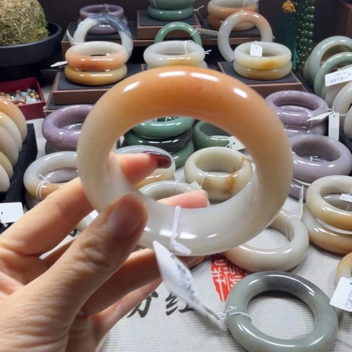 石英质玉未镶嵌手镯