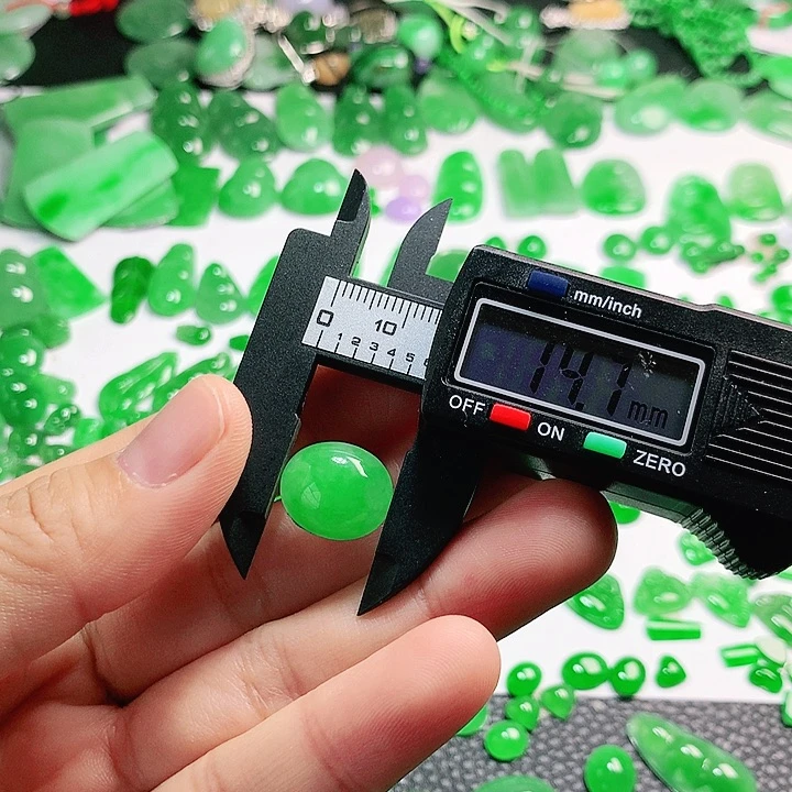 翡翠未镶嵌颈饰锦**信翡翠14.7*12.5*5.8/12