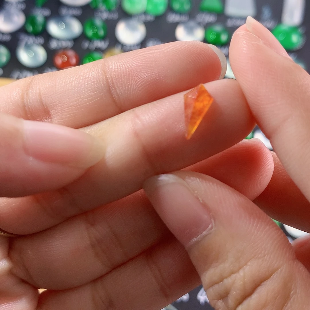 【闪购商品】翡翠颈饰未镶嵌切割