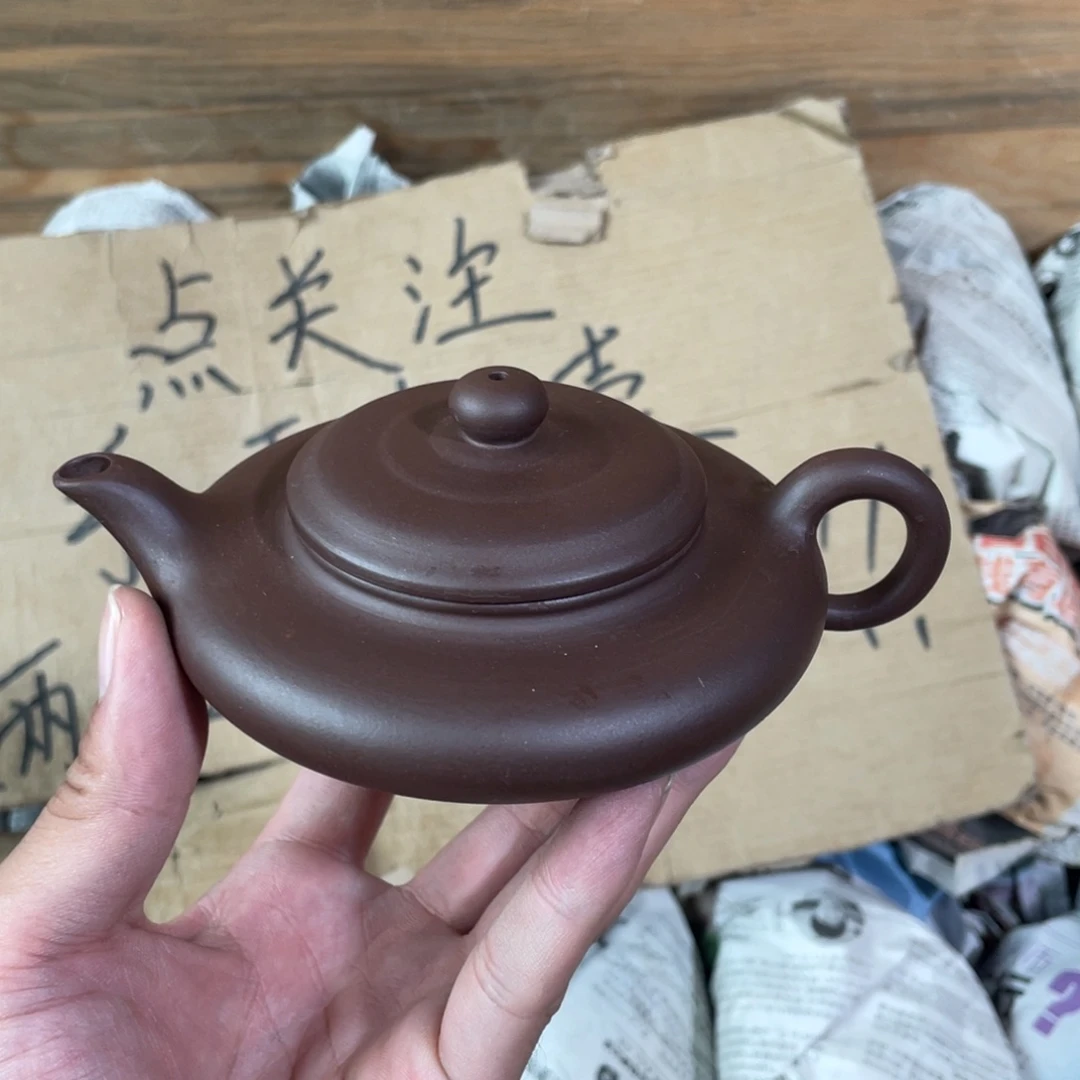 茶壶紫砂老厂紫砂壶一件。