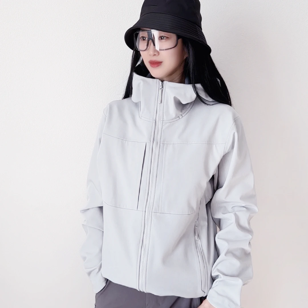 软壳冲锋衣尼龙轻量化线缝热封压胶春秋防风防水户外通勤运动