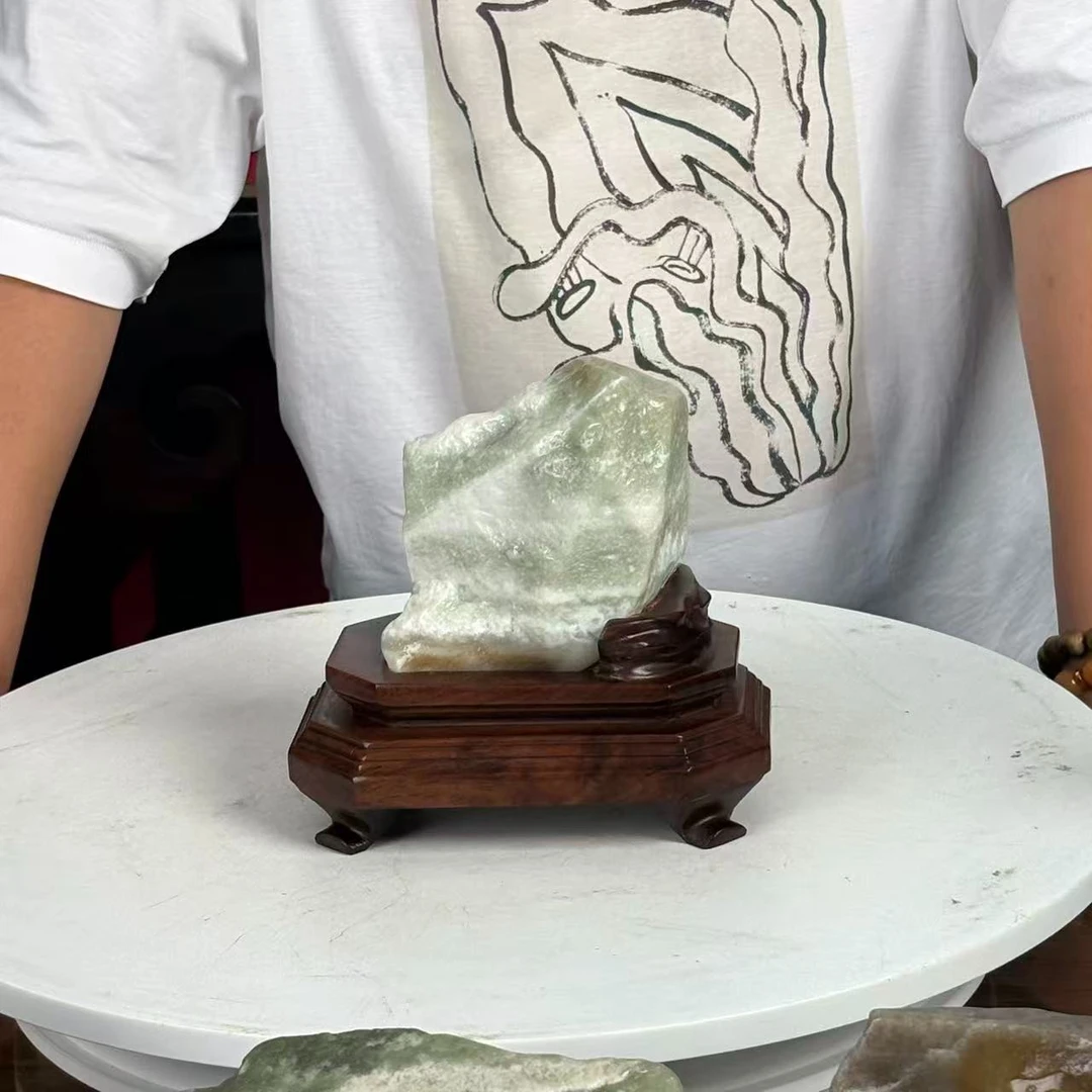 新疆玉料原石带底座发一件编号2528