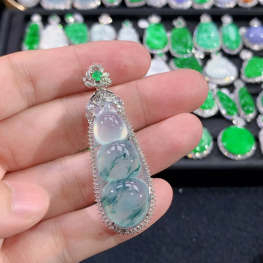 翡翠18K金镶嵌颈饰