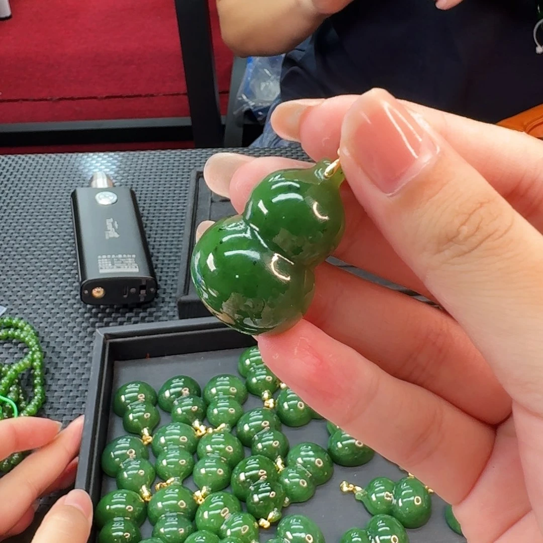 和田玉银S925镶嵌颈饰碧玉葫芦